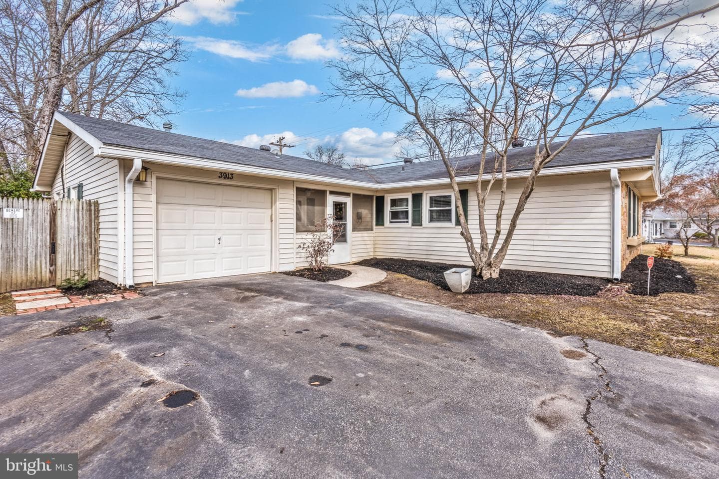 3913 Yarmouth Lane photo 5