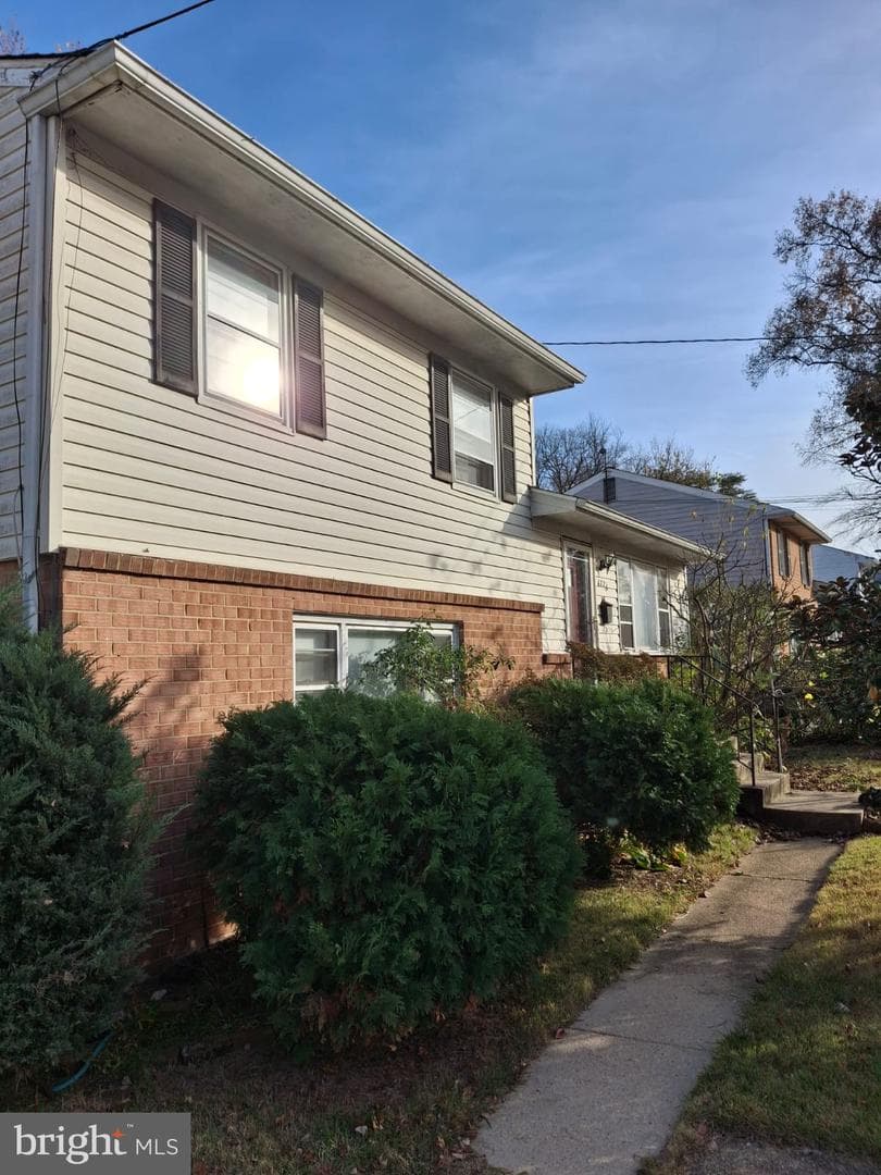 6729 Lamont Drive photo 2