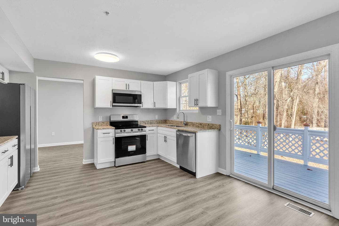 9948 Elm Street photo 5