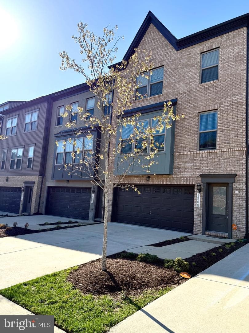 9508 Capital Lane photo 3