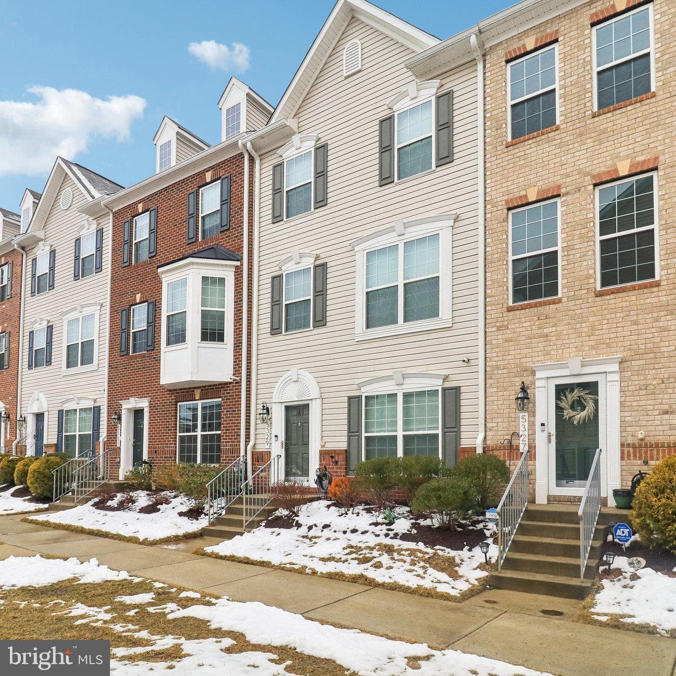 5329 Greenwich Circle photo 2