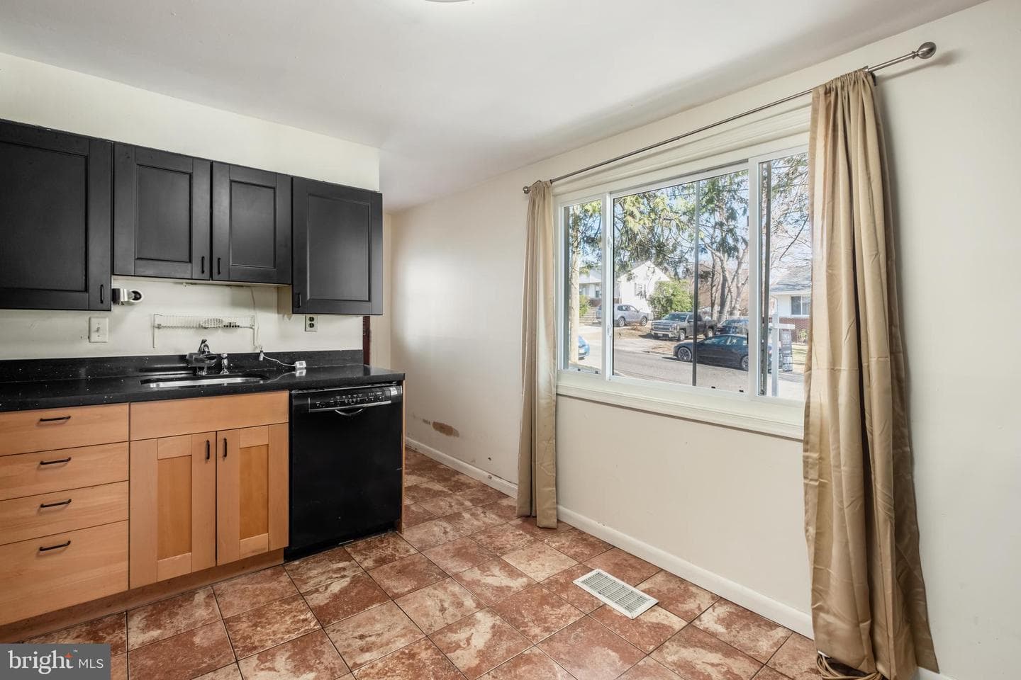 11710 Emack Road photo 3