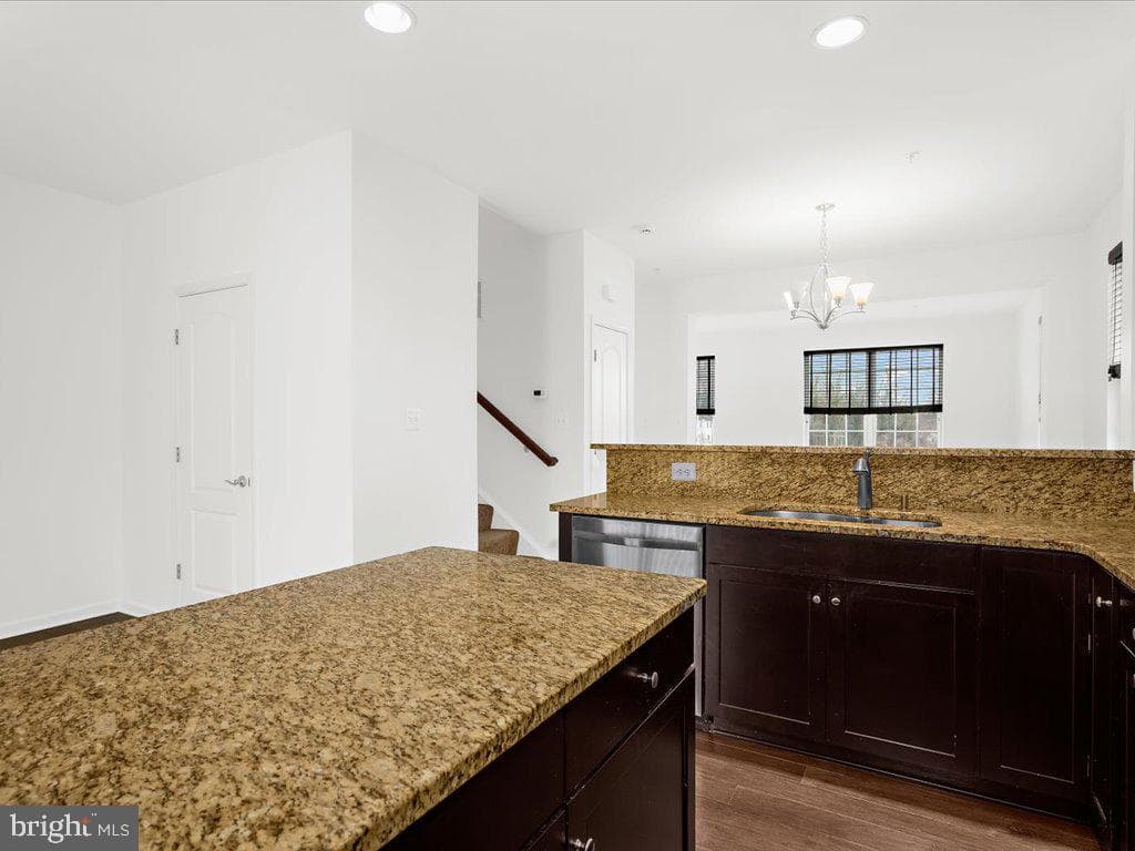 520 Victorianna Drive photo 17