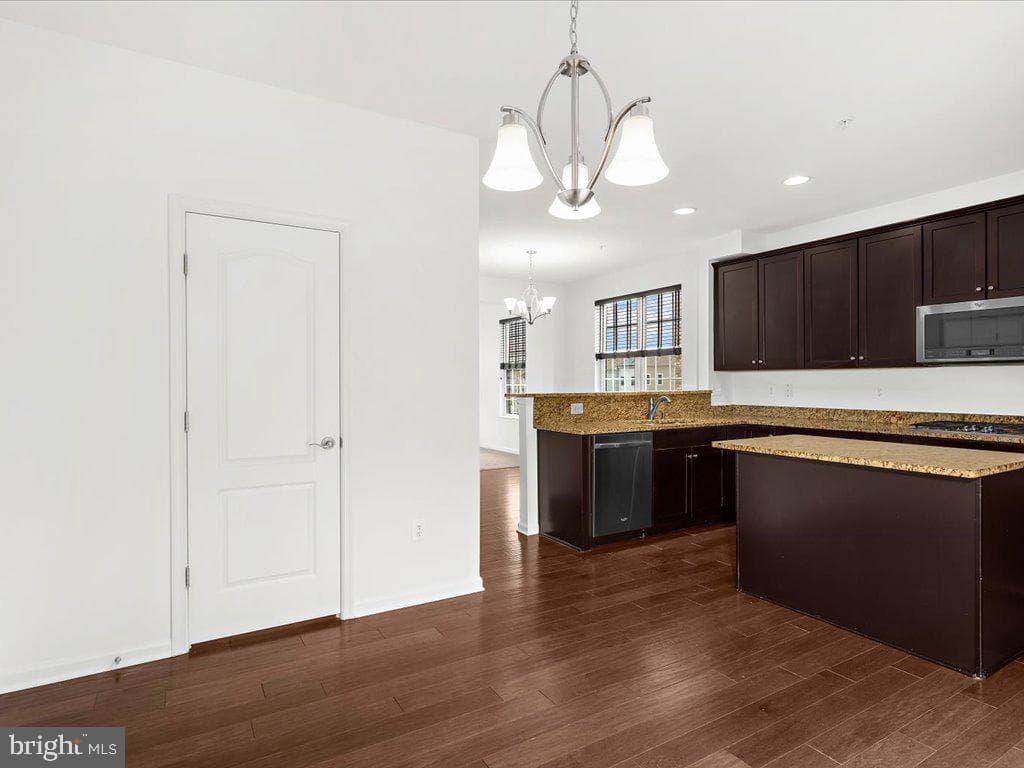 520 Victorianna Drive photo 19
