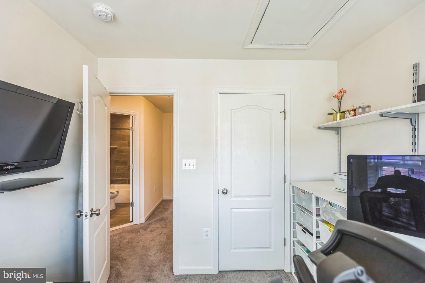 10610 Eastland Circle photo 25