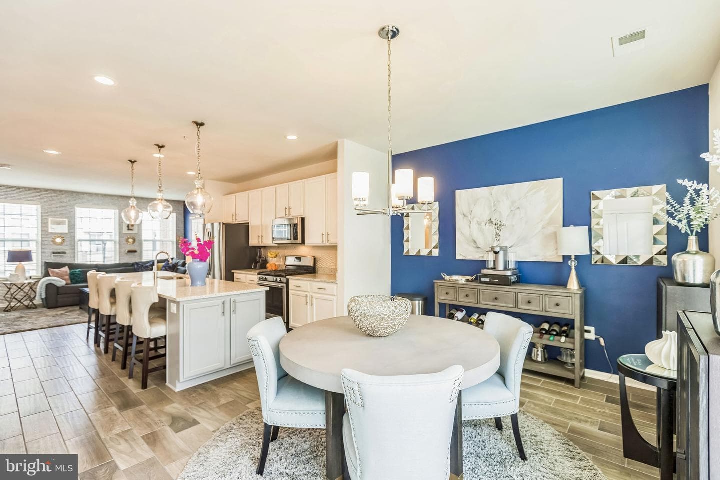 10610 Eastland Circle photo 3