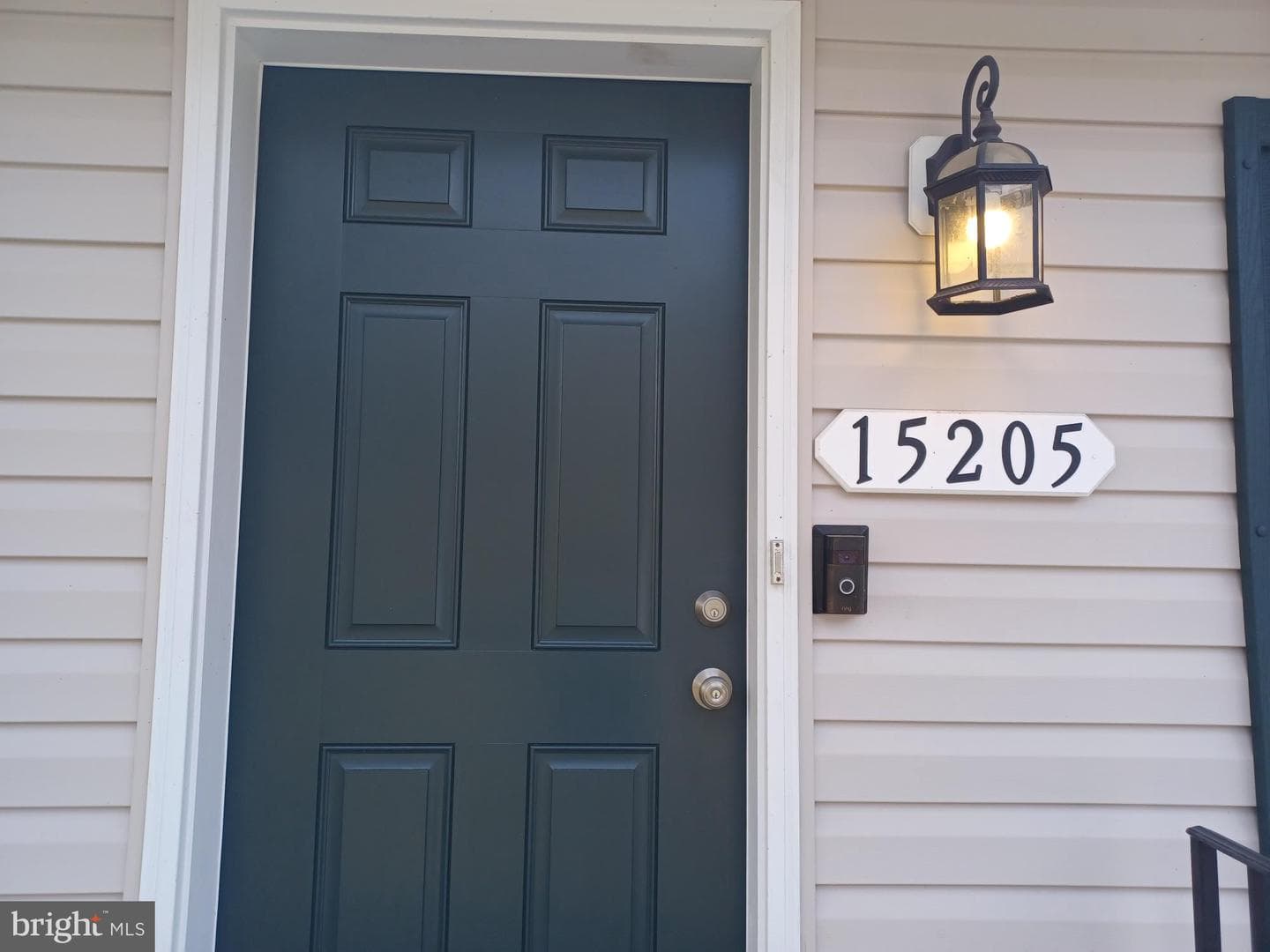 15205 Peerless Avenue photo 2