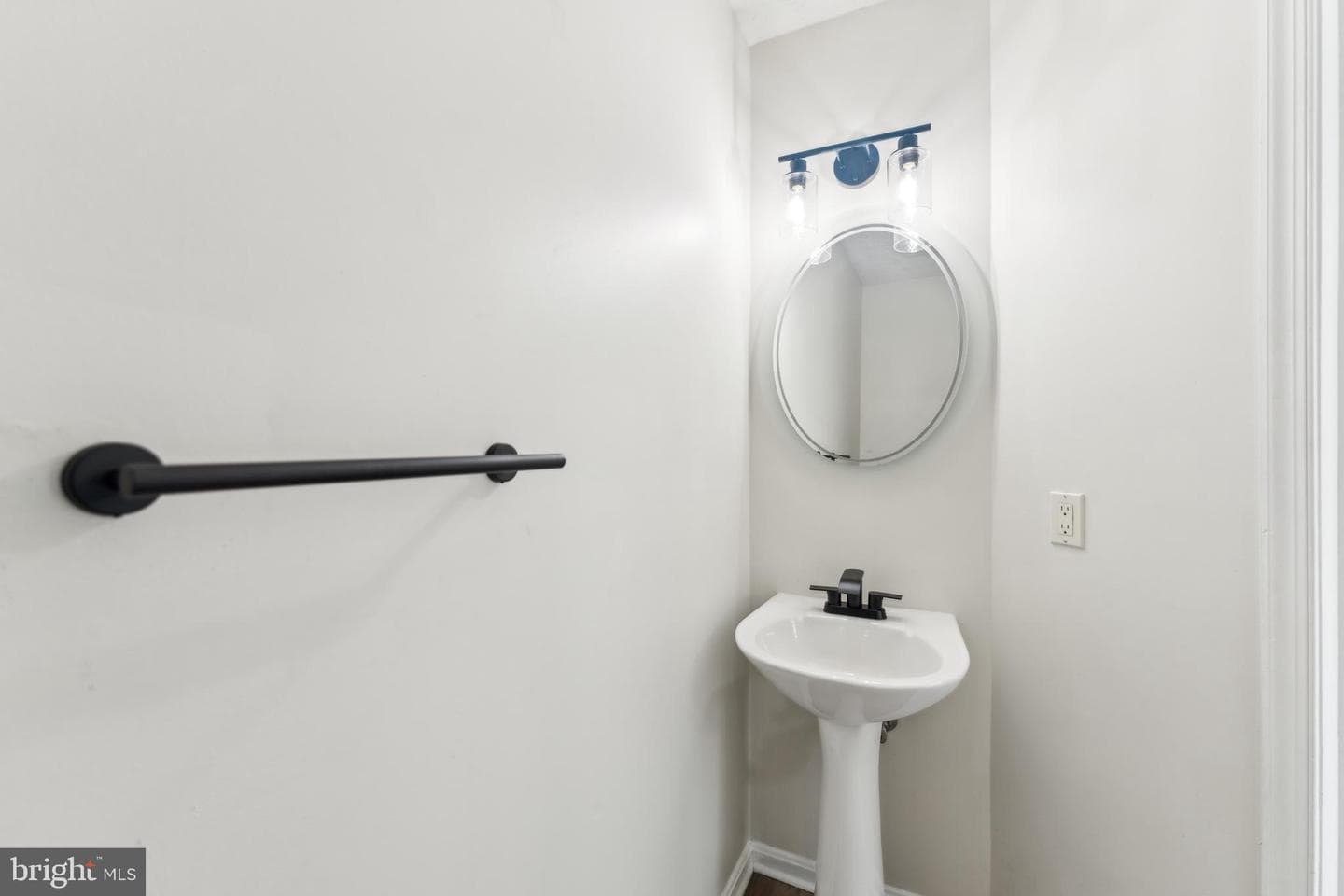 5904 Grenfell Loop photo 8