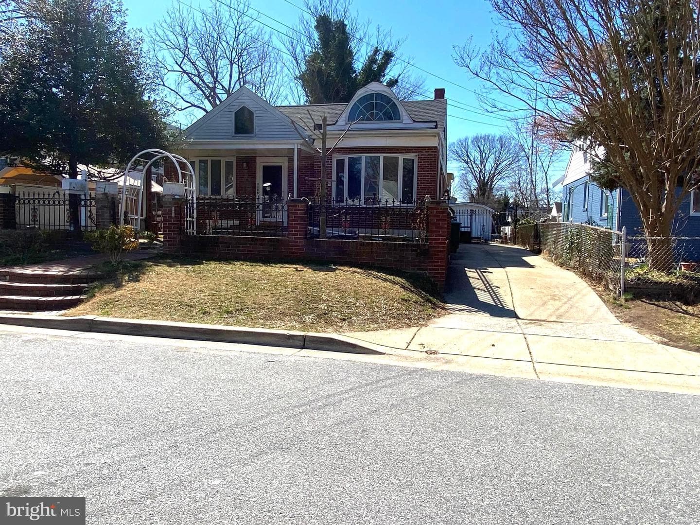1105 Oakdale Drive photo 2
