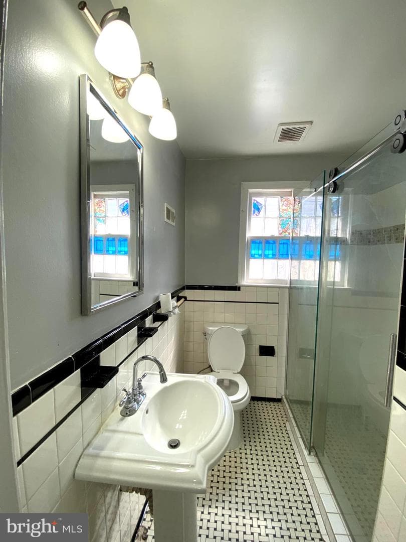 1105 Oakdale Drive photo 9
