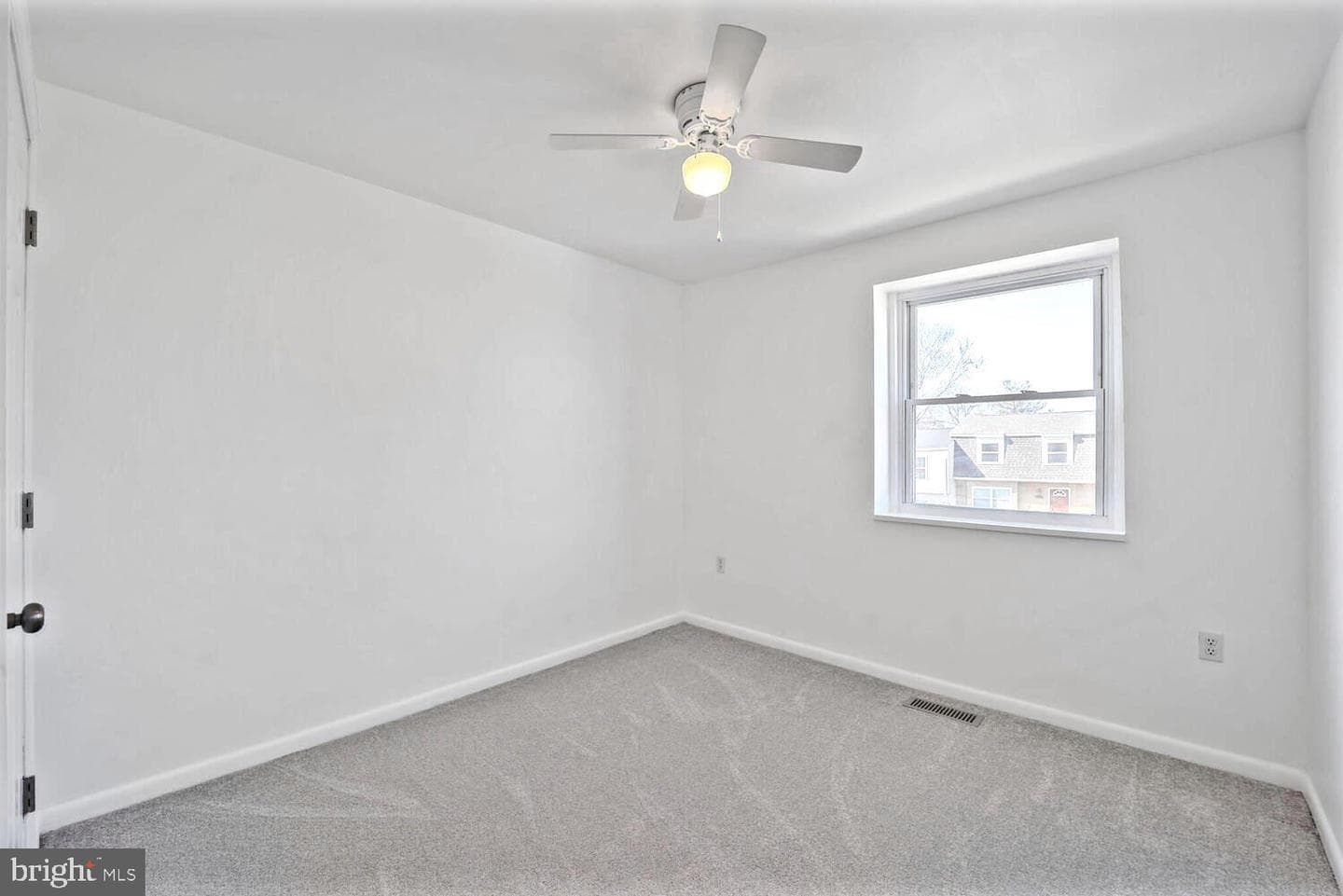 905 Nadine Court photo 13