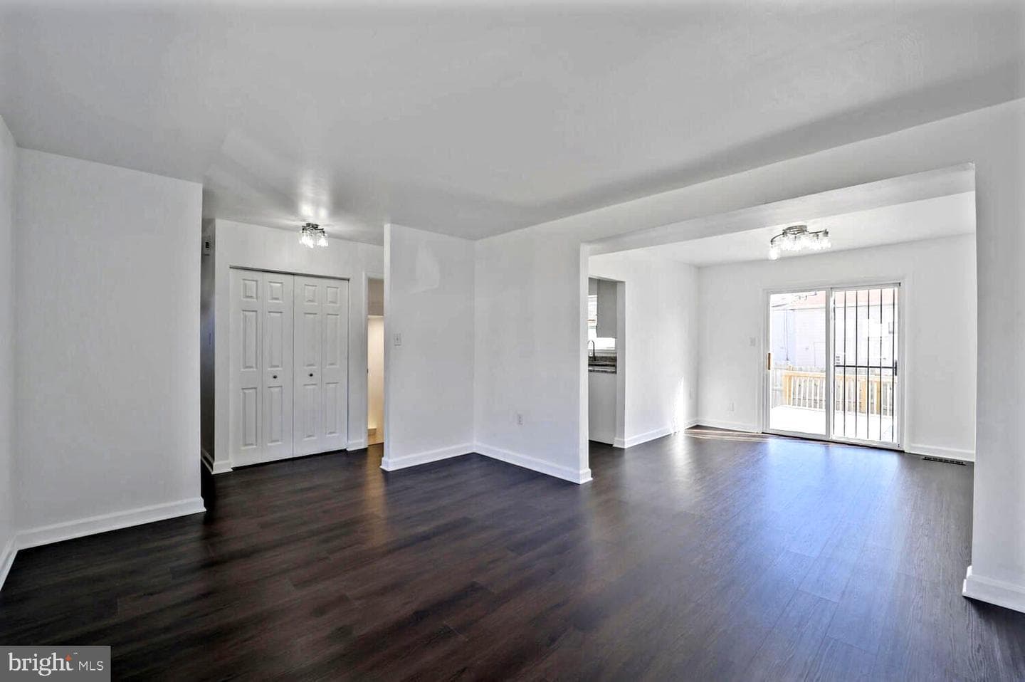 905 Nadine Court photo 3
