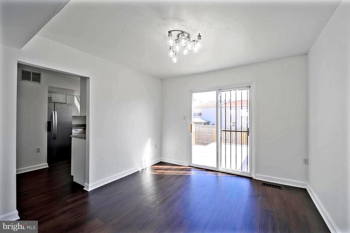 905 Nadine Court photo 4