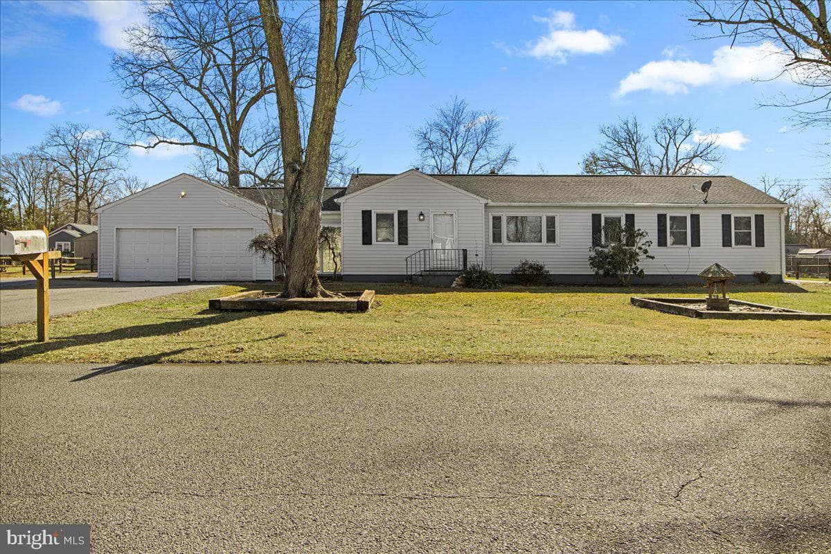 8501 Oak Drive