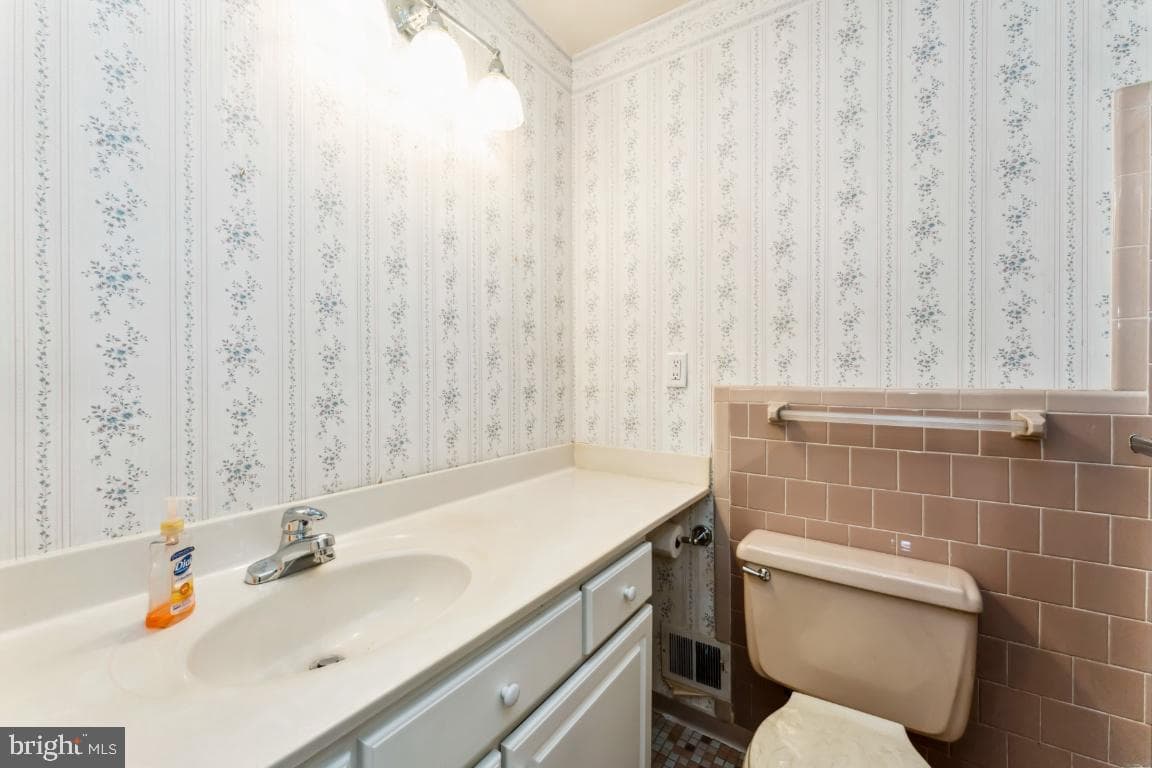 6912 Lyle Street photo 16