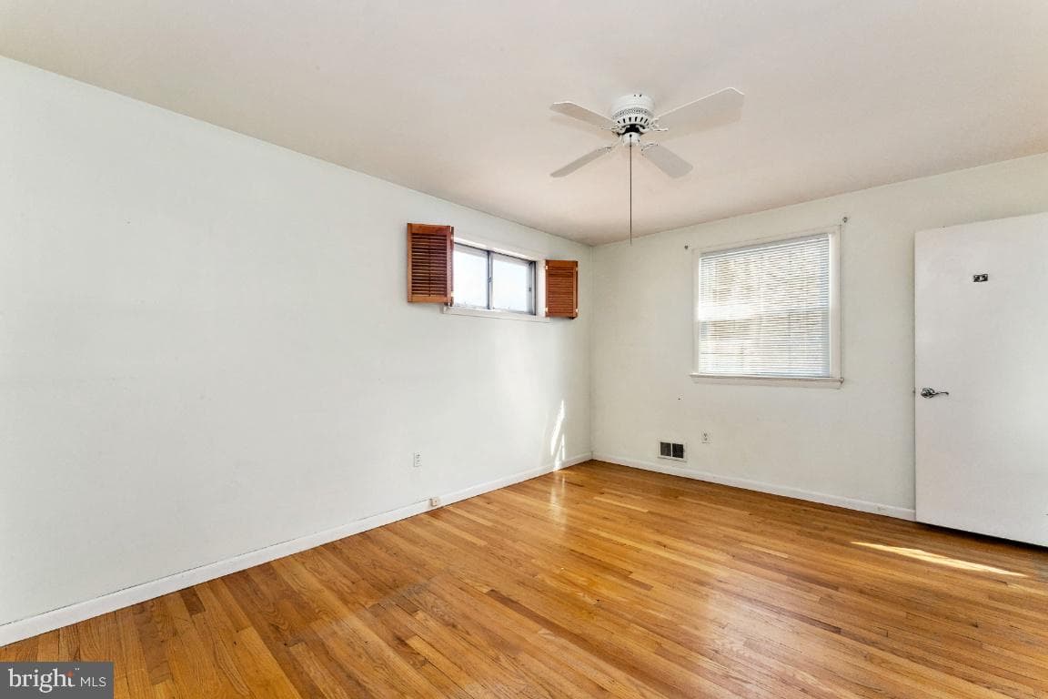 6912 Lyle Street photo 20