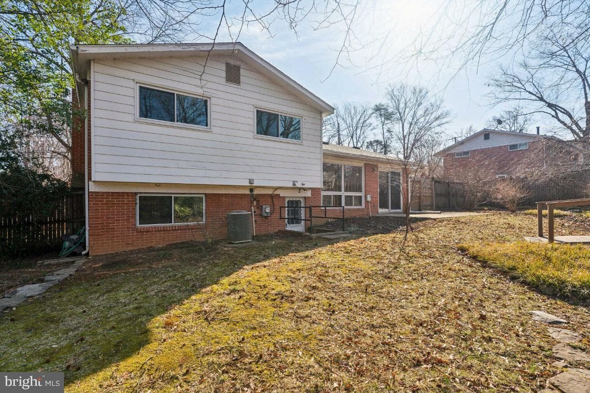 6912 Lyle Street photo 24