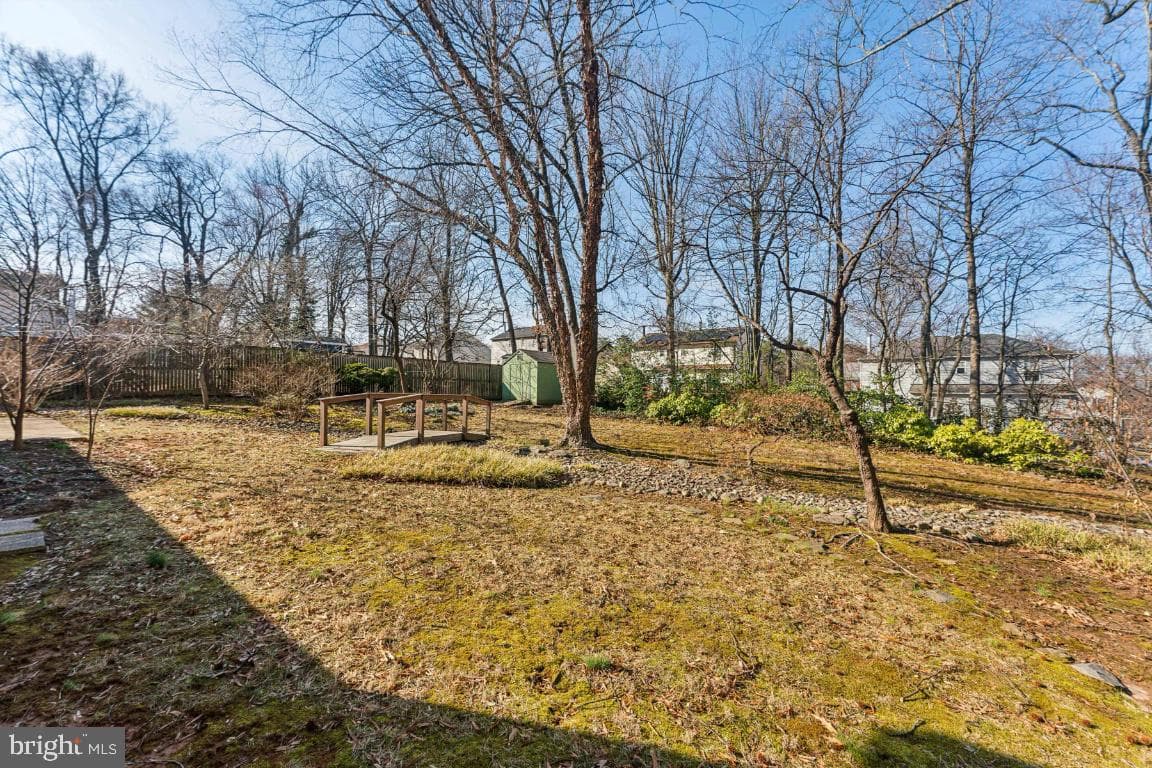 6912 Lyle Street photo 25