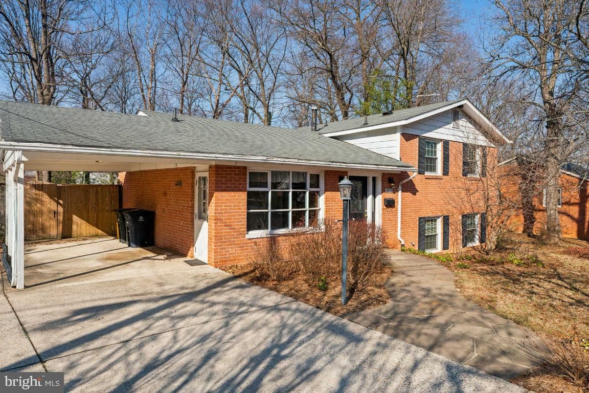 6912 Lyle Street photo 3