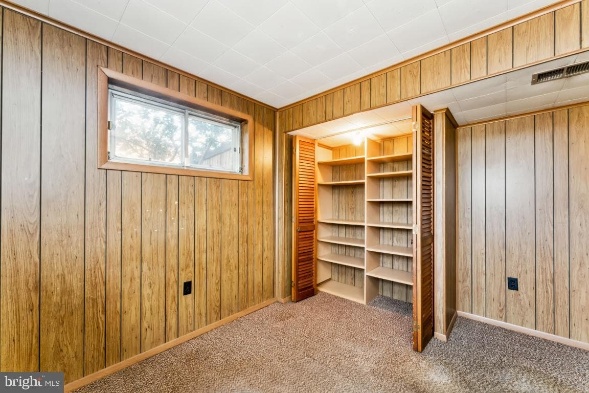 6912 Lyle Street photo 6