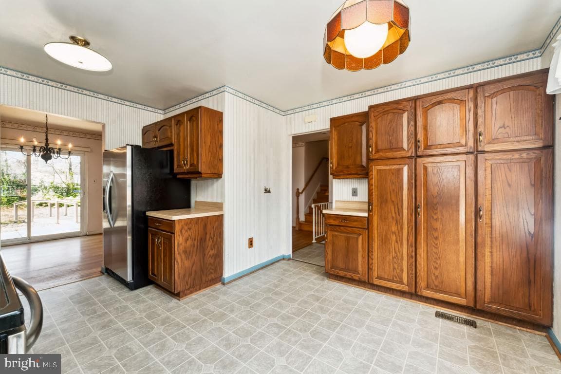 6912 Lyle Street photo 7