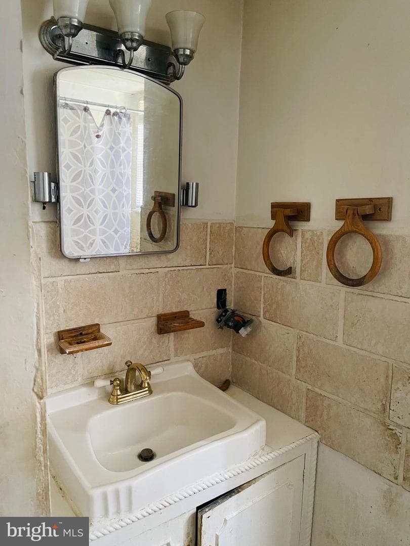 18310 Queen Anne Road photo 7