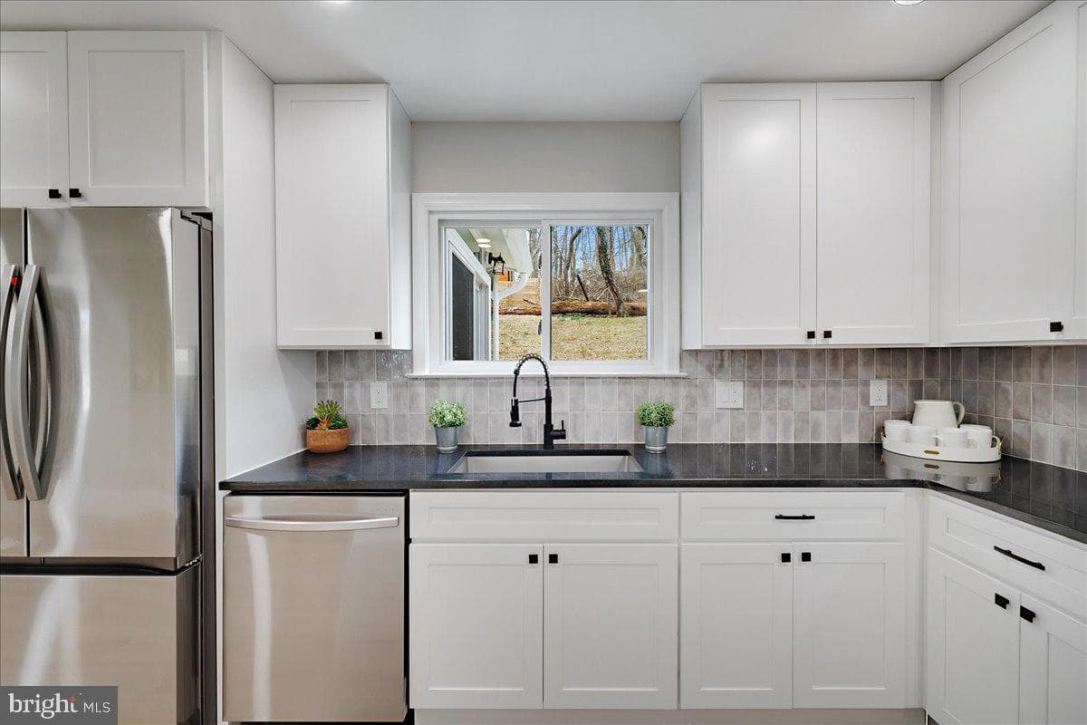 10703 Woodlawn Boulevard photo 12