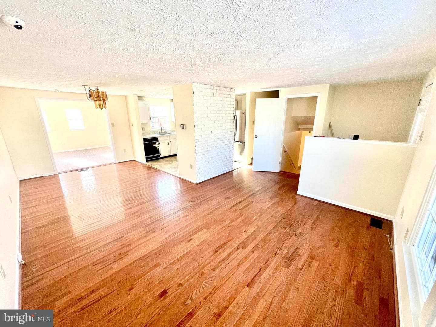 8017 Tiffany Lane photo 4
