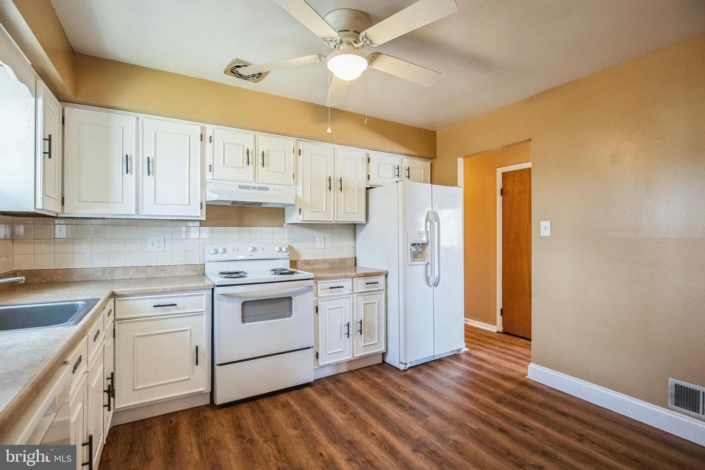 7702 Kirby Manor Court photo 8