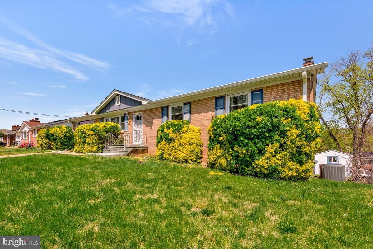 8008 Daniel Drive photo 2