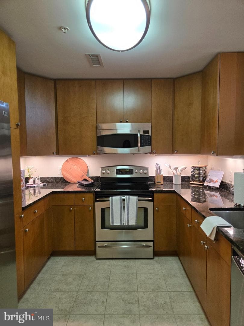 155 Potomac #710 photo 11