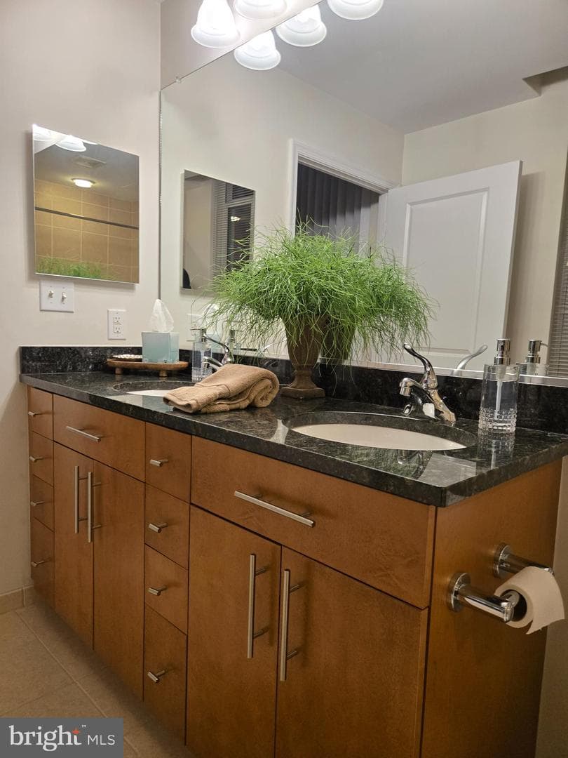 155 Potomac #710 photo 24