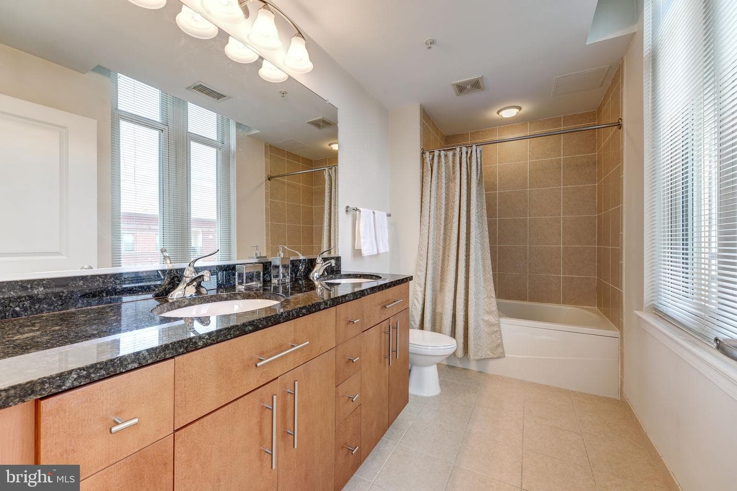 155 Potomac #710 photo 25