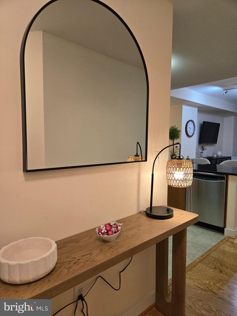 155 Potomac #710 photo 6