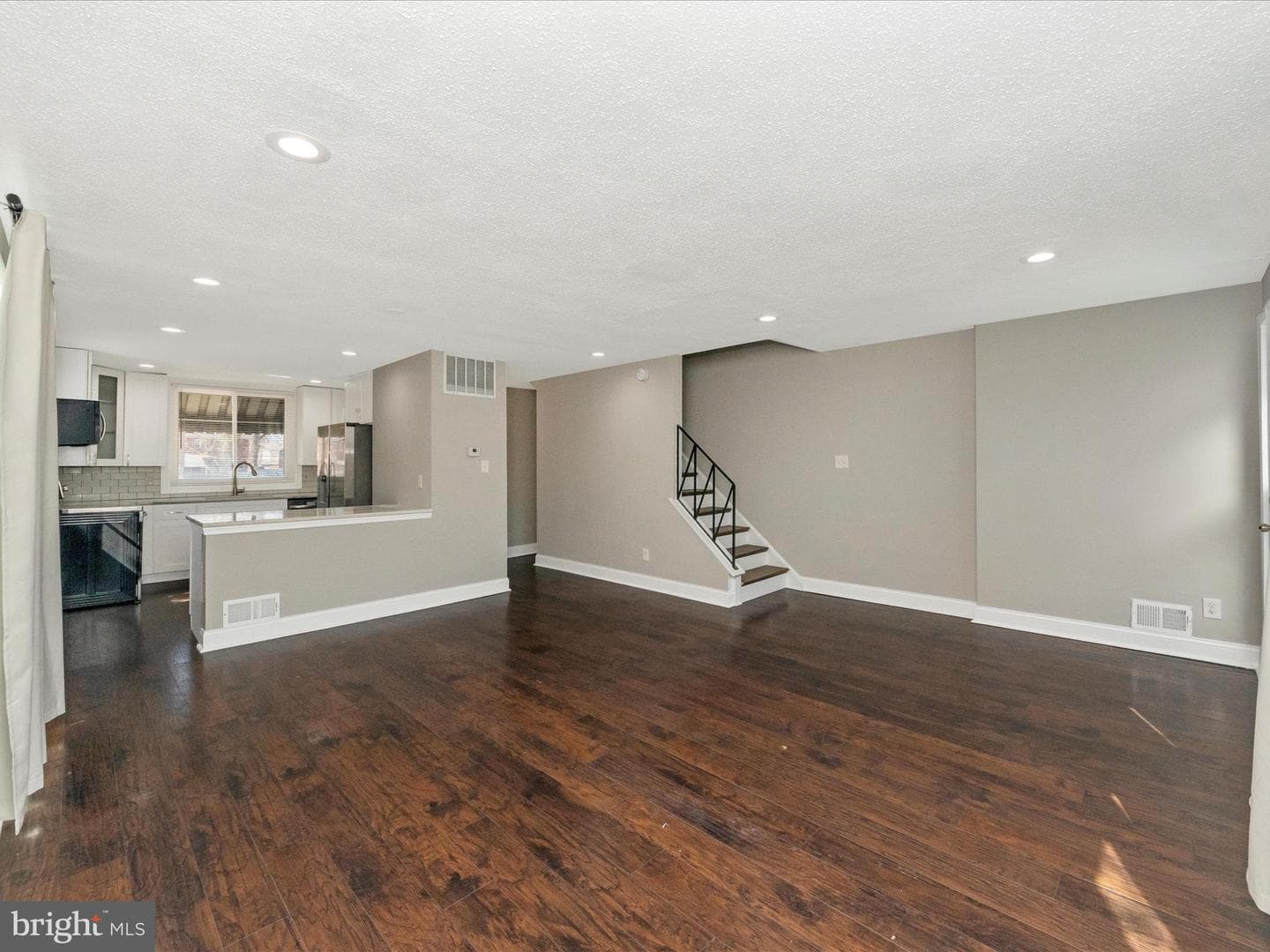 3904 Essex Court photo 13