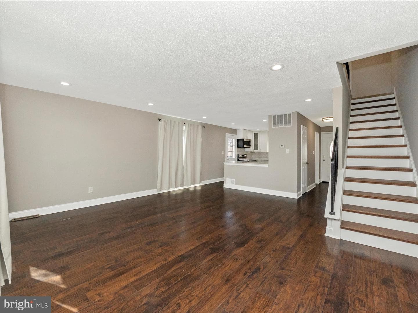 3904 Essex Court photo 14