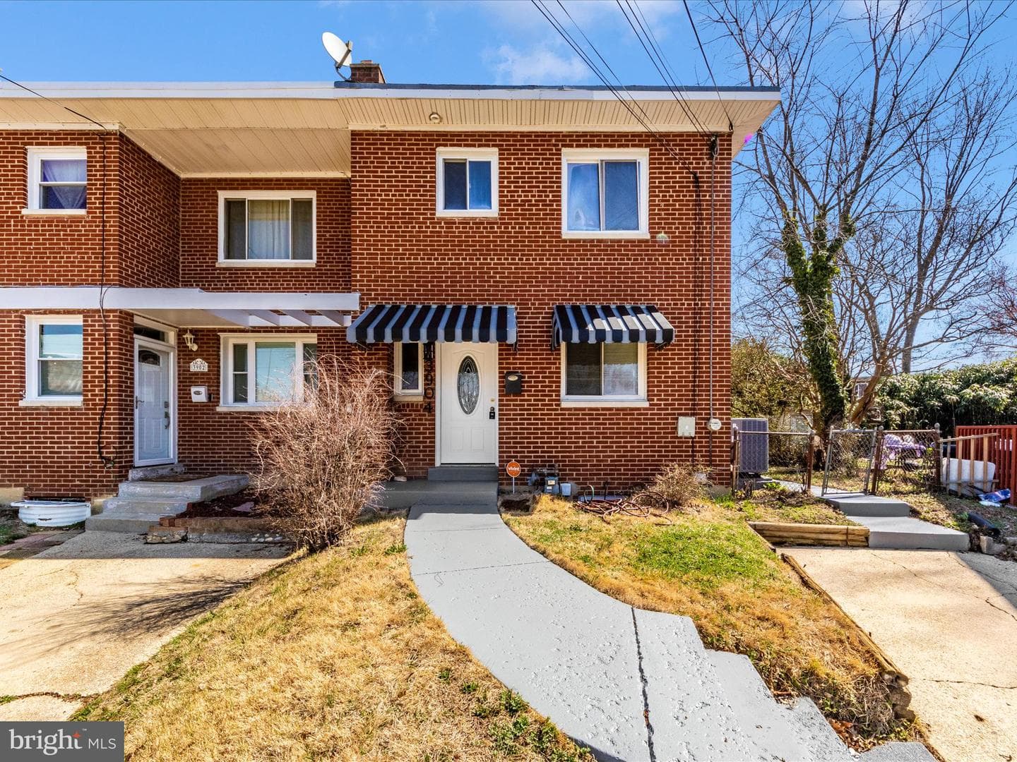 3904 Essex Court photo 2