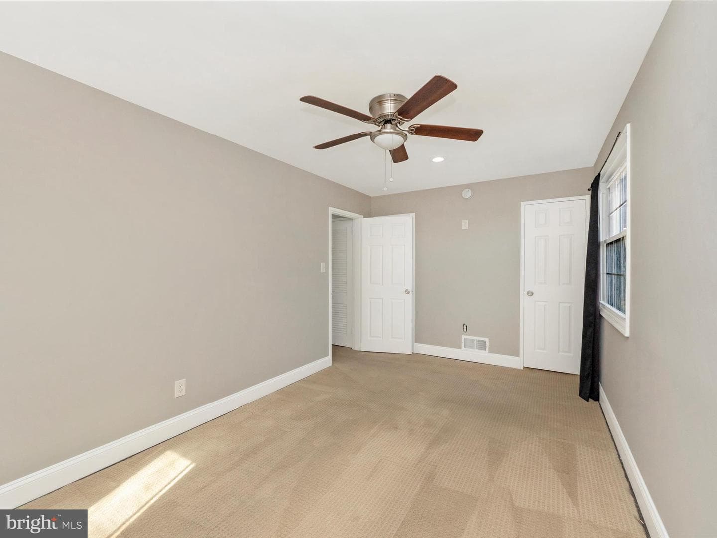 3904 Essex Court photo 24