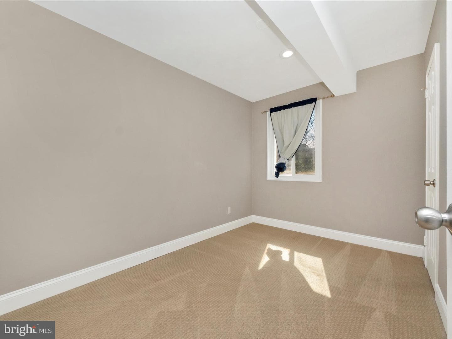 3904 Essex Court photo 27
