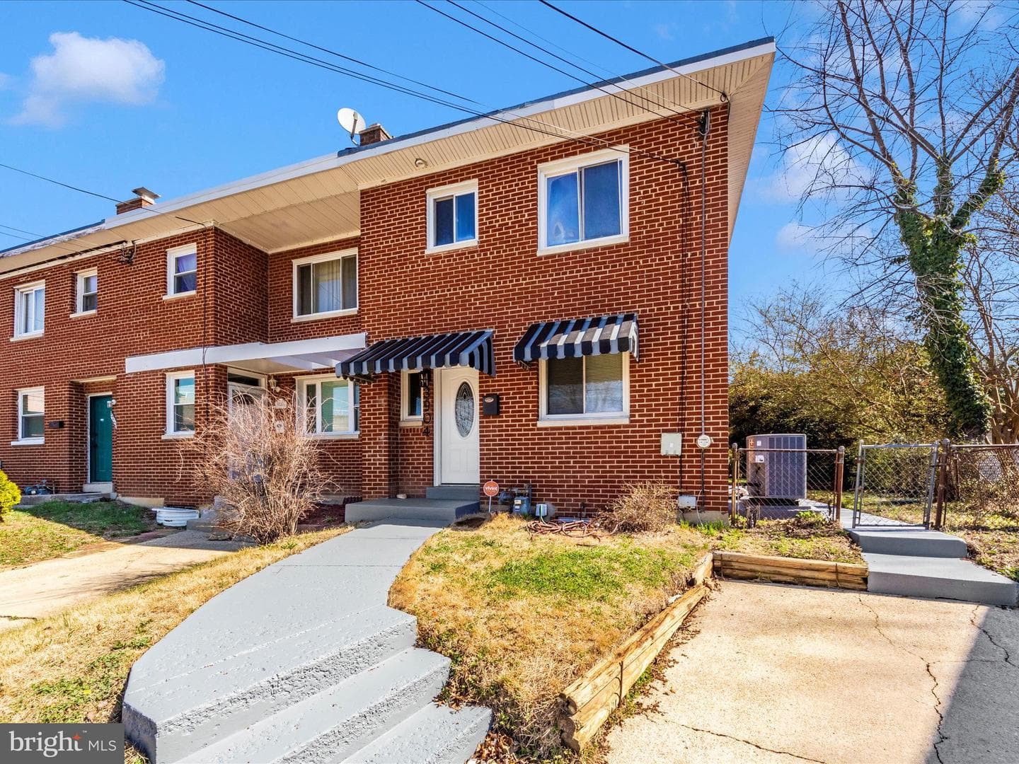 3904 Essex Court photo 5