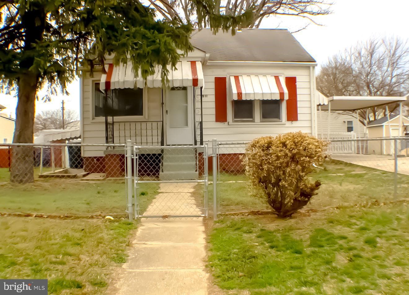911 Minna Avenue photo 1