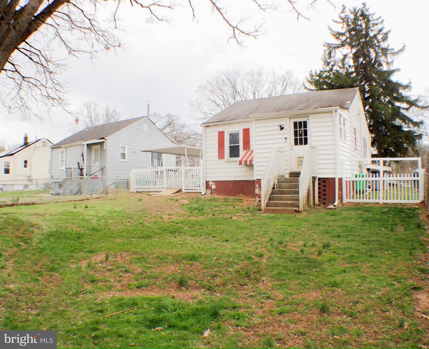 911 Minna Avenue photo 2
