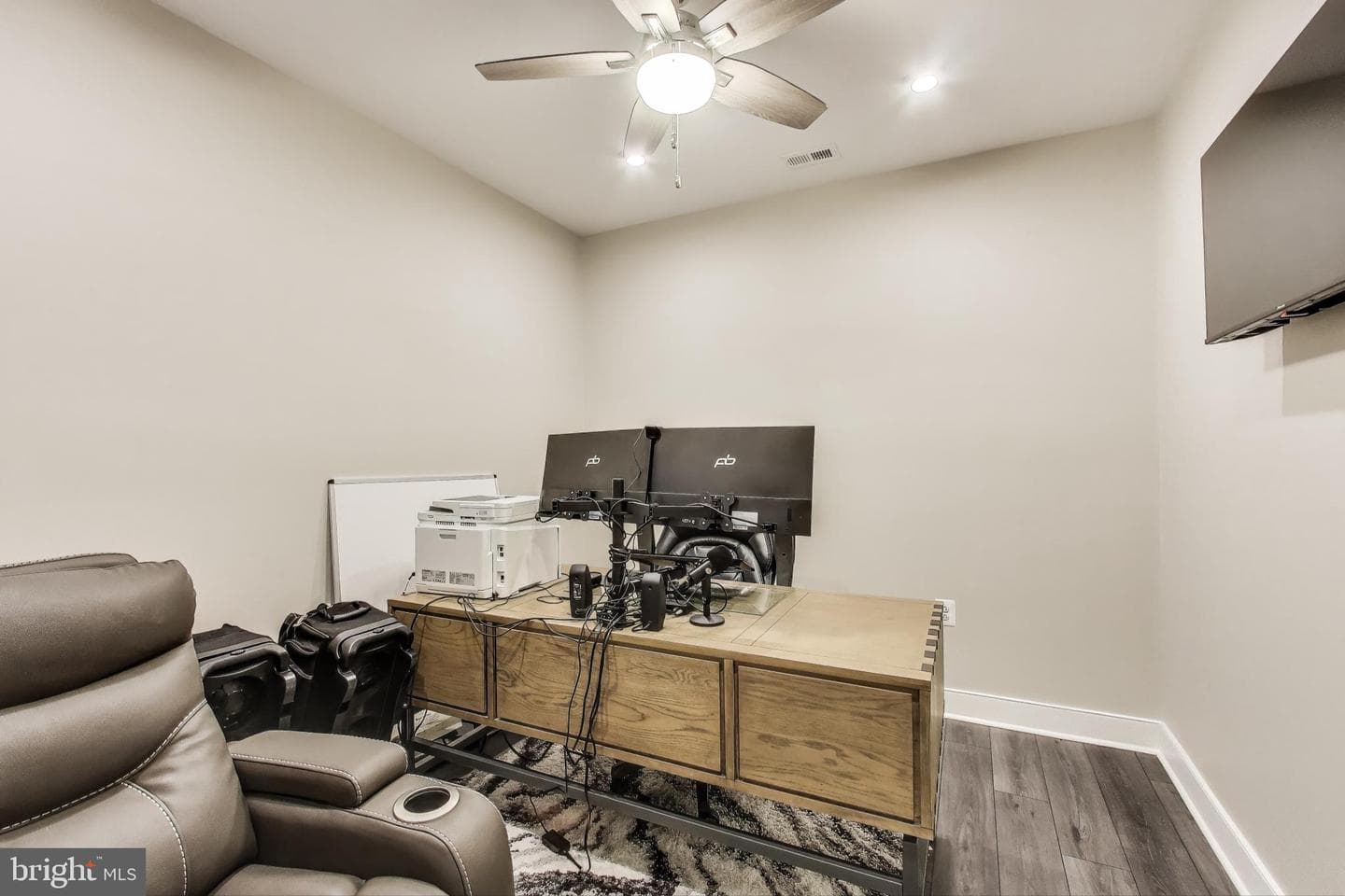 100 Saint Ives Place #208 photo 15