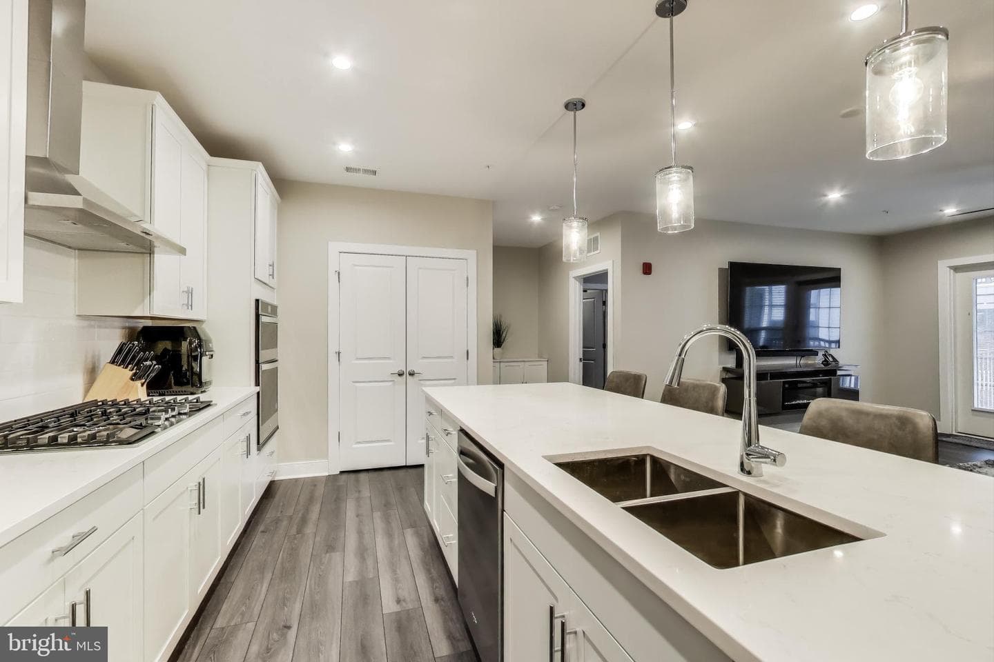 100 Saint Ives Place #208 photo 8