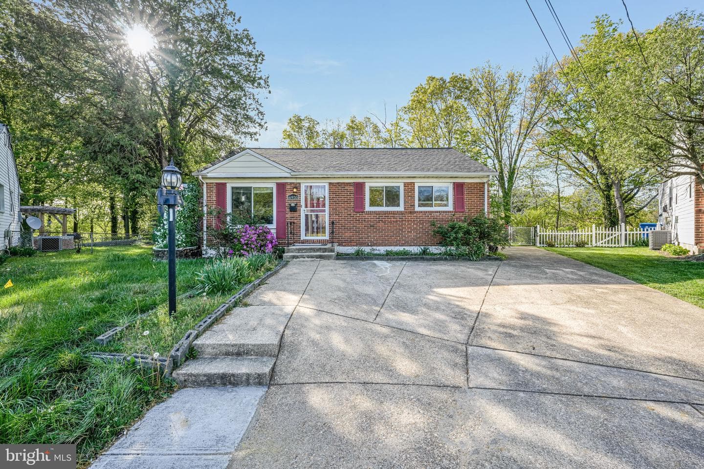 6935 Halleck Street photo 2