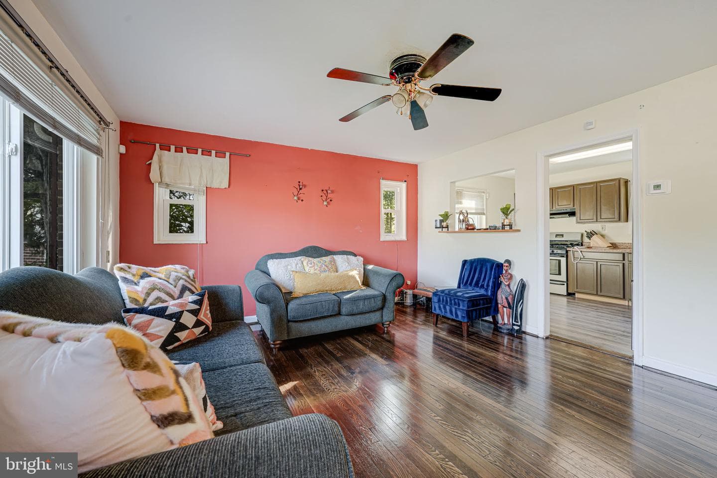 6935 Halleck Street photo 5