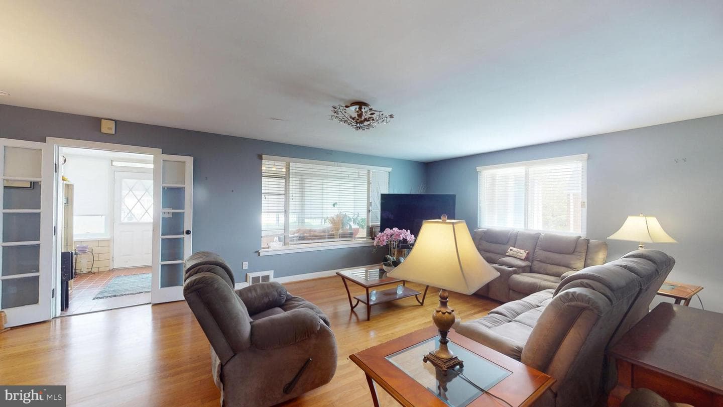 6103 Manor Road photo 13