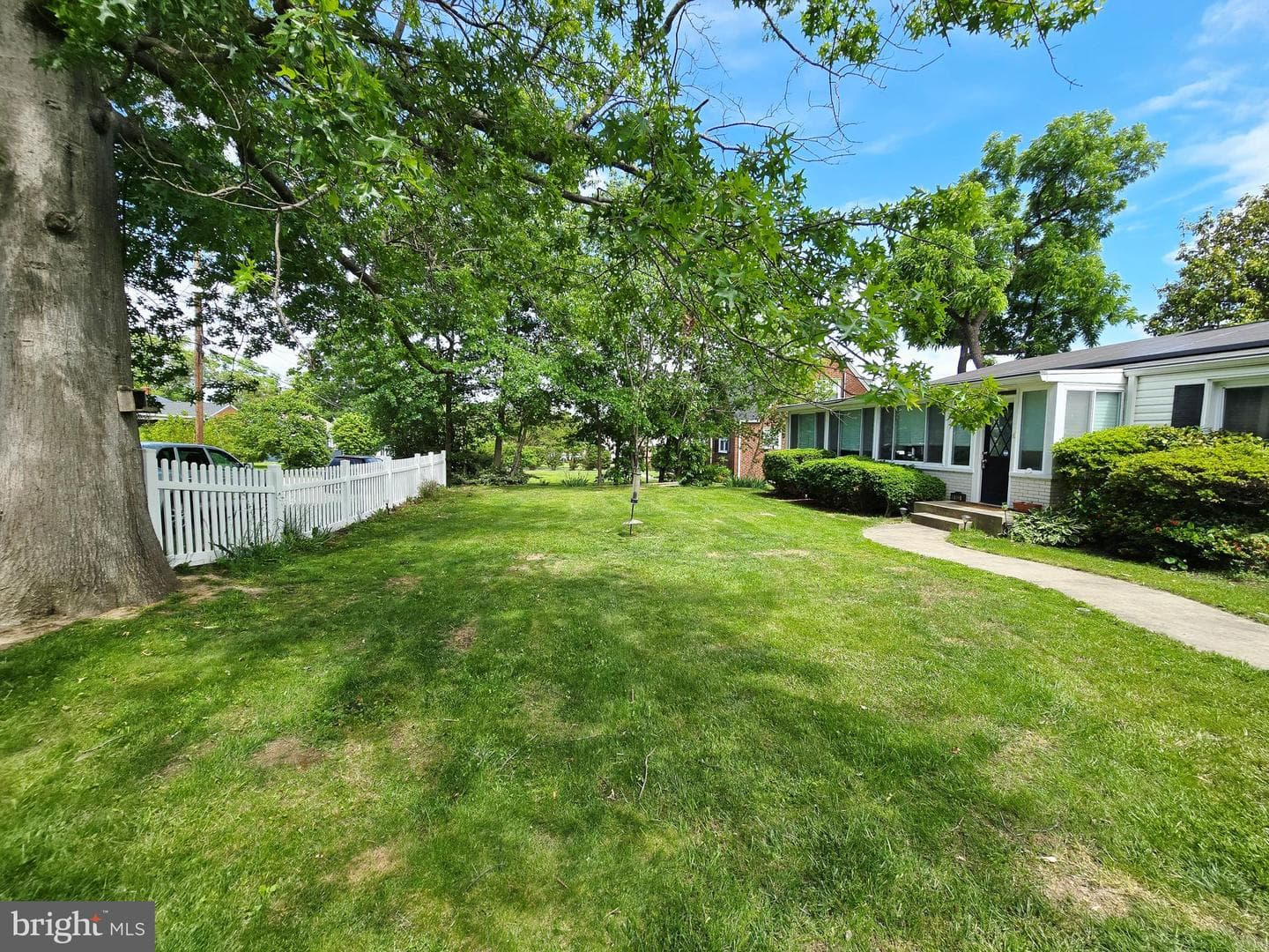 6103 Manor Road photo 2
