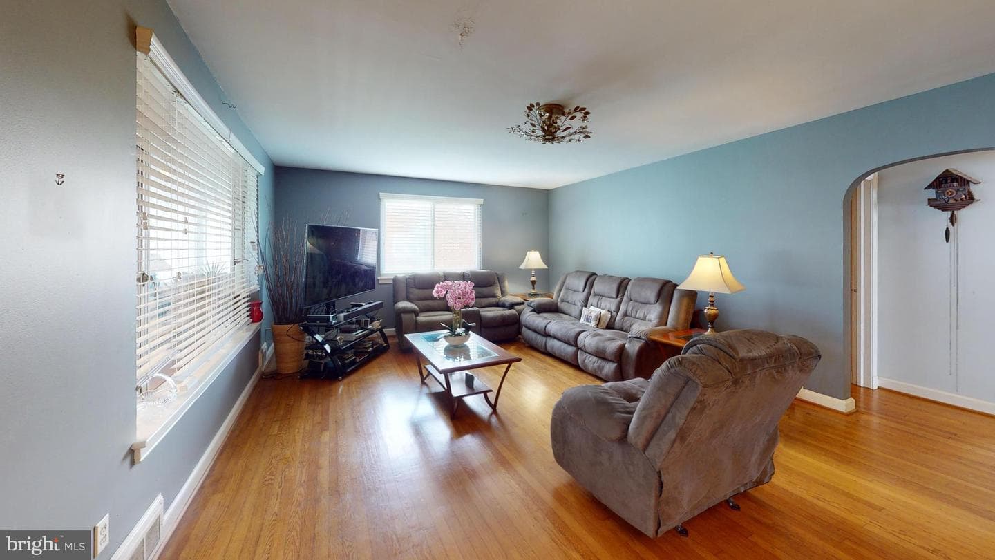 6103 Manor Road photo 8