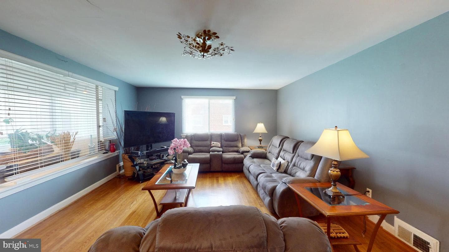 6103 Manor Road photo 9